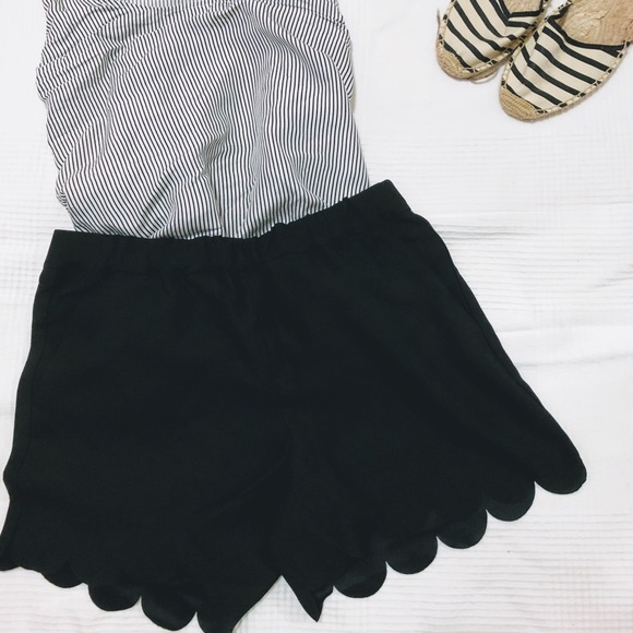 Madewell Pants - scallop-hem pull-on shorts